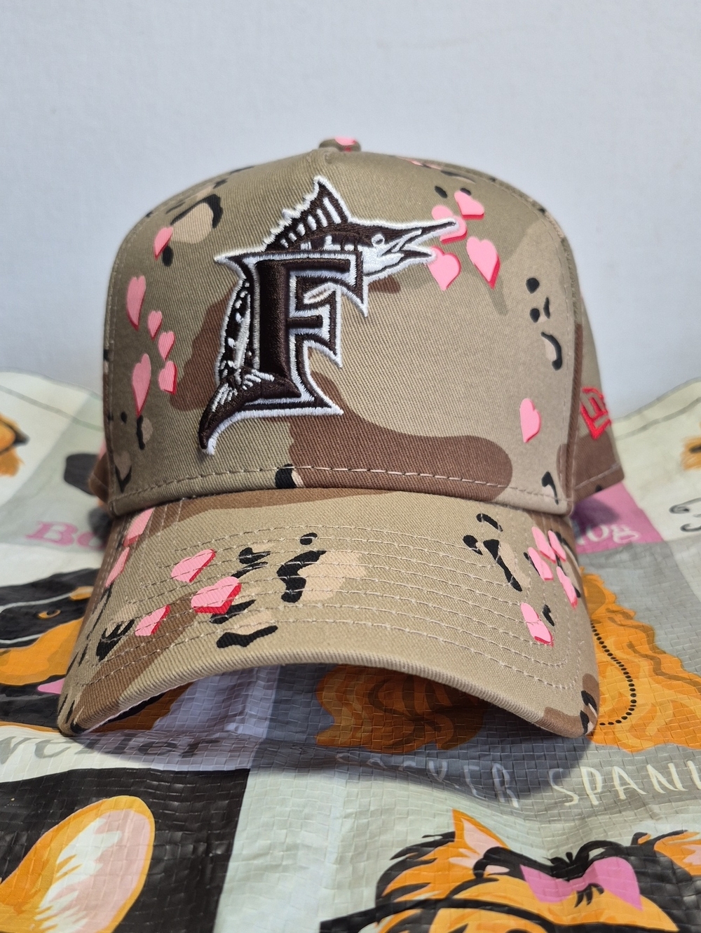 Florida Marlins NEW ERA Camo Cap with Pink  Hearts Snapback OSFM  Unisex